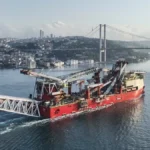 Dev doğalgaz boru hattı platformu İstanbul Boğazı'ndan geçti
